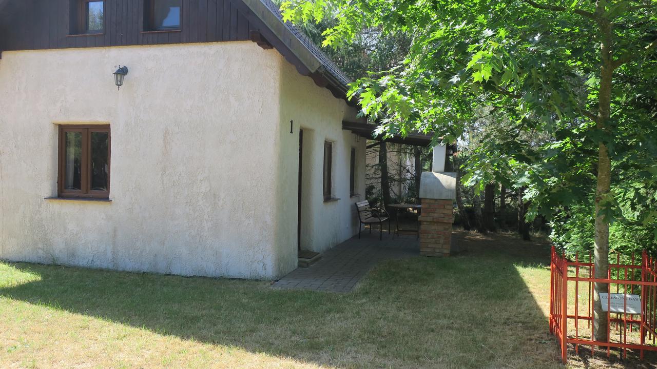 Osada Pod Czerwonym Debem - Czarny Mlyn Villa Jastrzębia Góra Kültér fotó